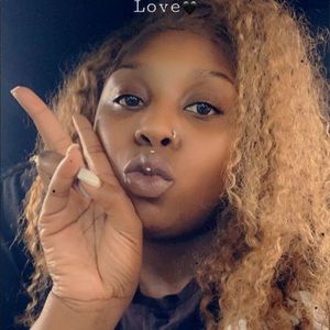 Meet your Posher, Mesha